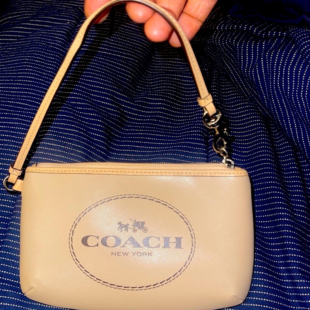 NWOT - Coach Wristlet, Horse And Carriage New York Logo, Tan